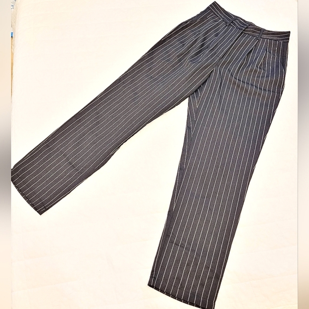 Nasty Gal Pinstripe Up Your Life pleated B&W Stripe straight leg trousers size 4